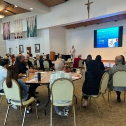 Bill Desy conducting church security training class (image)